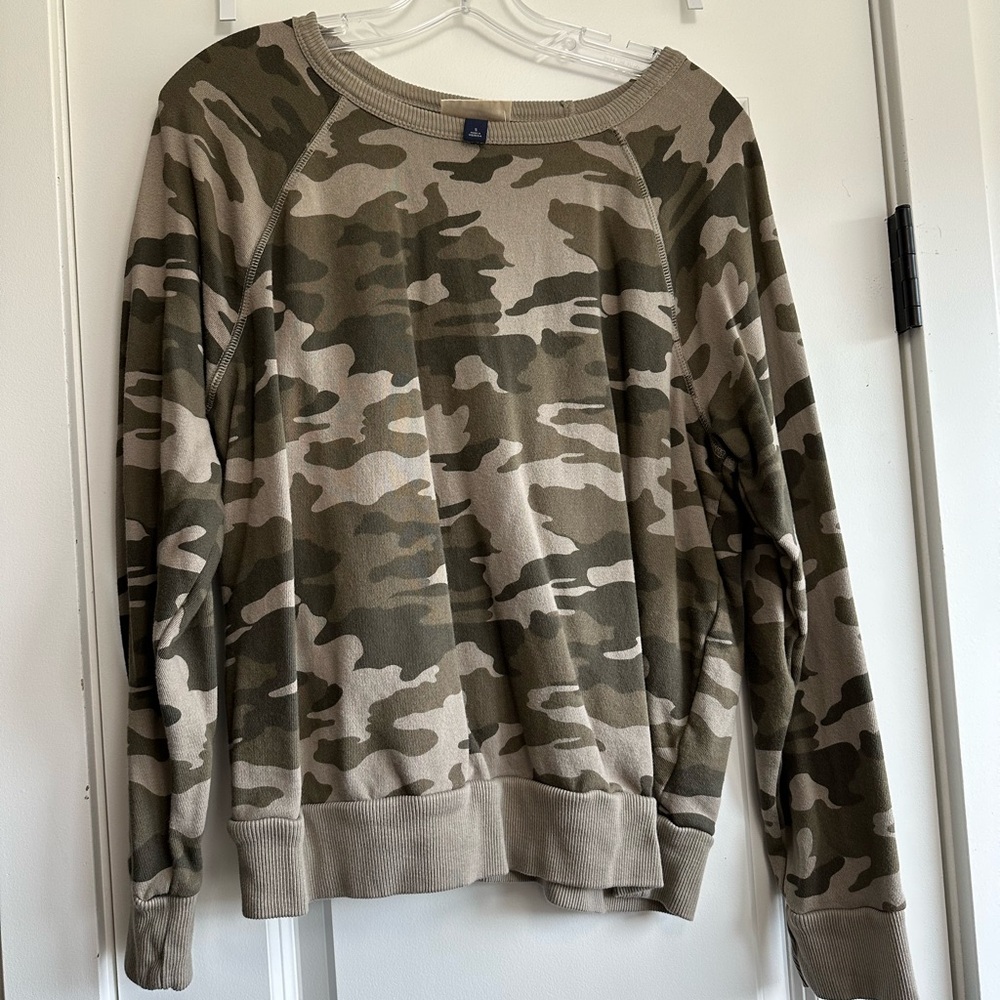 Universal Thread Women's Camouflage Crewneck Sweatshirt - Beige & Olive
